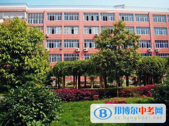 成都市第八中學2022年學費、收費多少