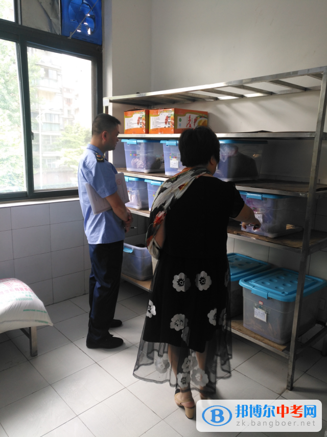 接受監督，齊抓共管確保食品安全