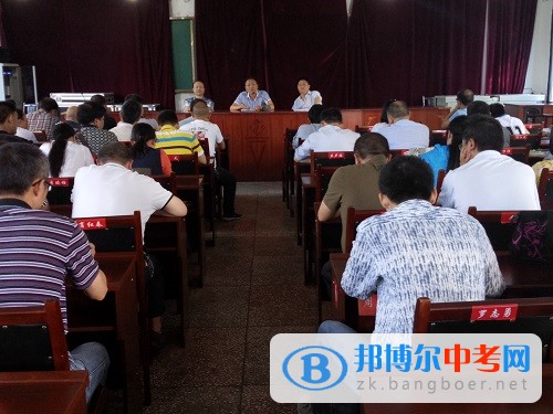 【沐川縣中學護根培土】——落實護根培土行動，推進全面重嚴治黨