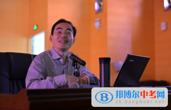 雙流縣藝術體育實驗學校聆聽“經典音樂”賞析專場會，為生活添加藝術氣息