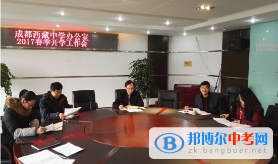 成都三十八中開學典禮:學子走紅地毯迎接新學期