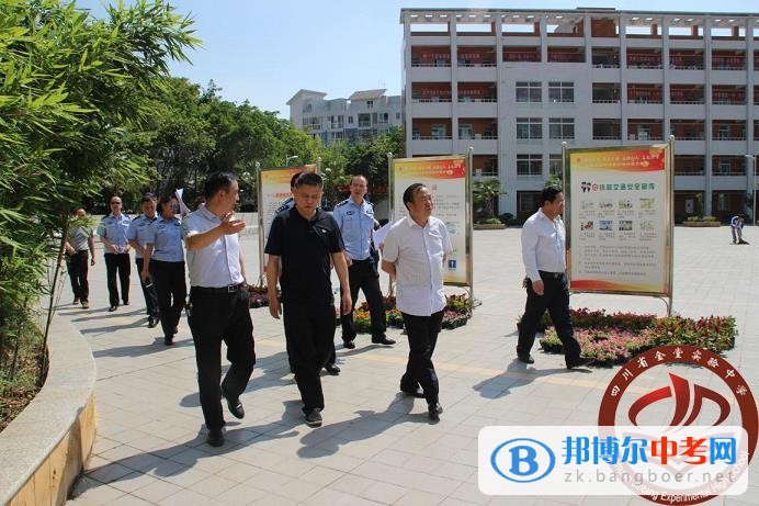金堂縣副縣長，縣公安局黨委書記潘智到四川省金堂實驗中學視察高考準備工作