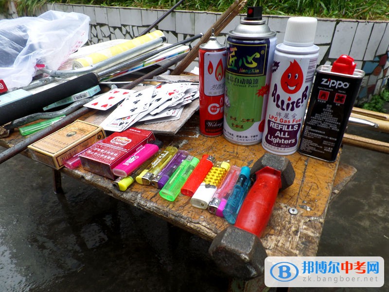 資中縣龍結中學開展違禁物品大檢查工作