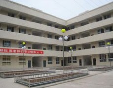 巴中市巴州區奇章中學校