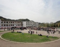 摩尼中學