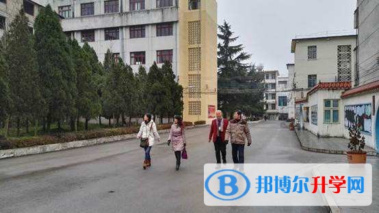 安順學院附屬高級中學招生辦聯系電話