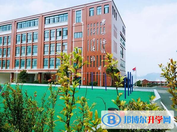 六盤水北大培文學校2022年學費、收費多少