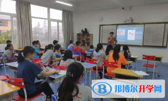 貴陽觀山湖中鐵置業中加學校初中部2020年學費、收費多少