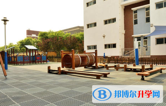 美國Lee Academy高級中學上影校區怎么樣、好不好