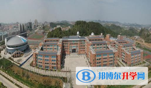 貴陽市第二十八中2021年招生簡章出來了沒有呢?在咨詢學校的時候，招生簡章是我們對于學校的第一映像，學校的招生簡章會體現學校的基礎信息，如計劃，基本上同學們要報讀一個學校首先看的就是學校的招生簡章的。  貴陽市第二十八中招生計劃 招生對象及數量：面向貴陽市2020年小學應屆畢業生招收50人。  貴陽市第二十八中報名條件 貴陽市義務教育入學服務平臺”信息匹配已通過的貴陽市第十八中學劃片入學適齡學生。  貴陽市第二十八中報名材料 1.《初中戶籍生現場審核表》(請提前登陸“貴陽市義務教育入學服務平臺”打印好)。  2.小學義務教育證書。  3.戶口本(查原件收復印件;請復印首頁、戶主頁、報名學生頁)。  4.房產證或購房合同(查原件收復印件;房產證請復印房屋所有人所在頁;購房合同復印1-6頁)。  貴陽市第二十八中招生片區 寶山南路(21-41號的所有單號，22-192號的所有雙號)，寶山南路(59號、113號、428號、226號)，東壇路，東壇巷，觀風路，觀風巷，觀水路，觀水巷，觀文巷，廣順路，貴定路，甲秀巷，南明東路，南明南路，曬田巷，梭石巷，外環城東路(43-75號的所有單號，58-92號的所有雙號)，西湖路，西湖巷。  招生簡章是我們了解一所學校的窗口，當我們對于學校完全不清楚的情況下，也不可能準確的報讀，所以，小編就為同學們準備的學校的簡章內容，給到同學們一個參考，希望能夠給到同學們一個幫助的哦。