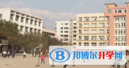 南充市龍門中學<p>2022年學費、收費多少