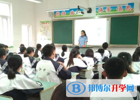 崇州市三江鎮中學2022年學費、收費多少
