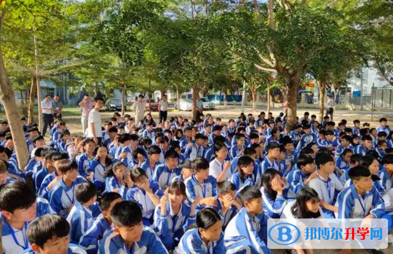 樂東縣沖坡中學地址在哪里，哪個地區，哪個城市?