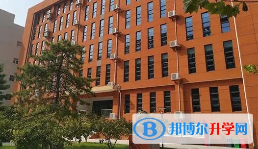 徐水區第一中學地址，乘車路線