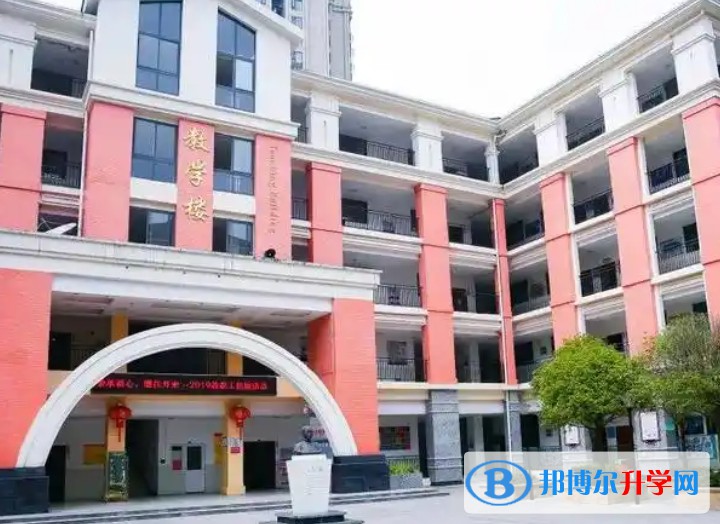 2025百悅成龍學校多少錢(學費明細)