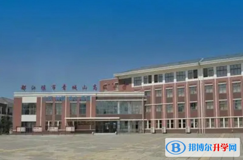 青城山高中地址，乘車路線