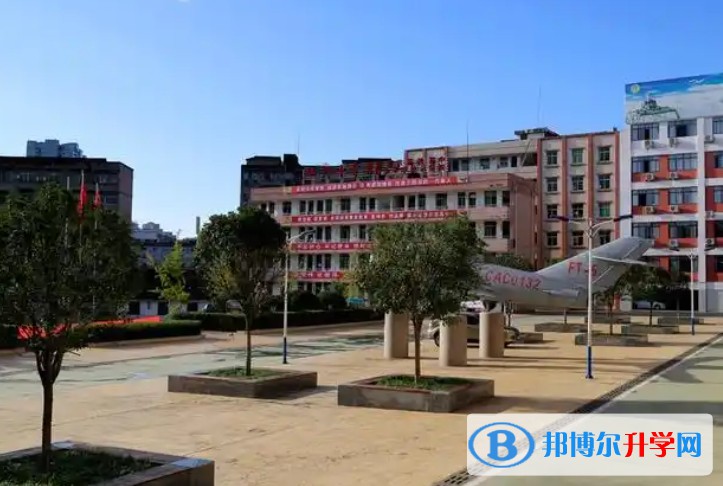 2025四川省蒼溪縣城郊中學多少錢(學費明細)
