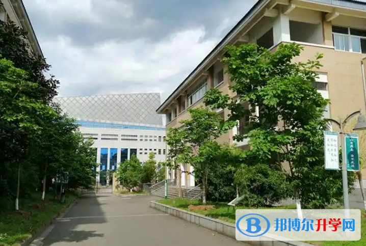四川省青川第一高級中學地址，乘車路線